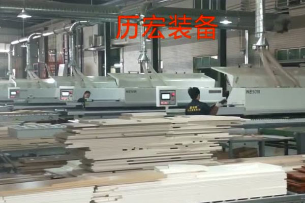 歷宏機械封邊機 家具廠封邊車間現(xiàn)場